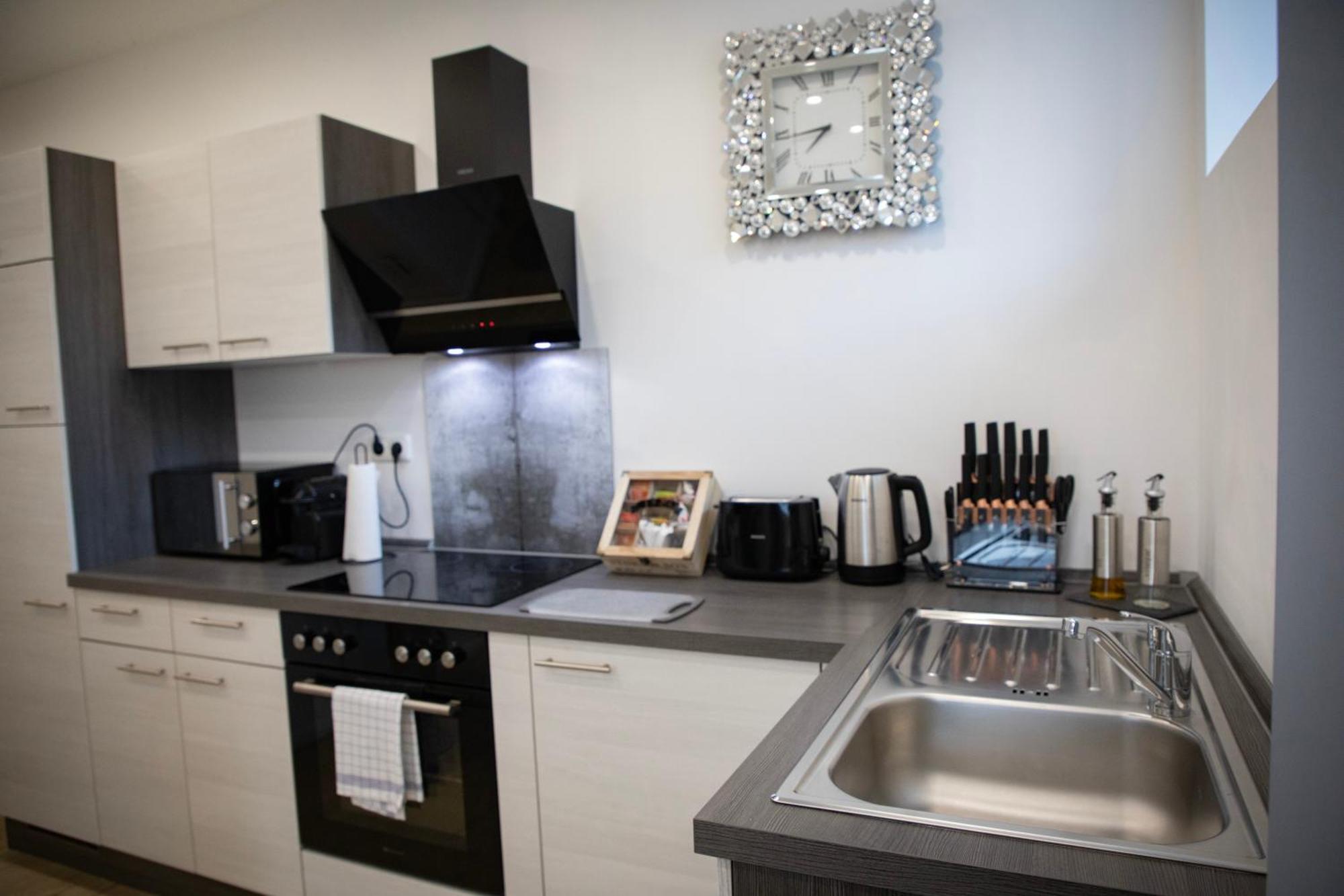 Apartment Hannibal - Design Lavendel 4, Vw Naehe, Parkplatz, Kueche, Highspeed-wlan, Fitness, Solarium Wolfsburg