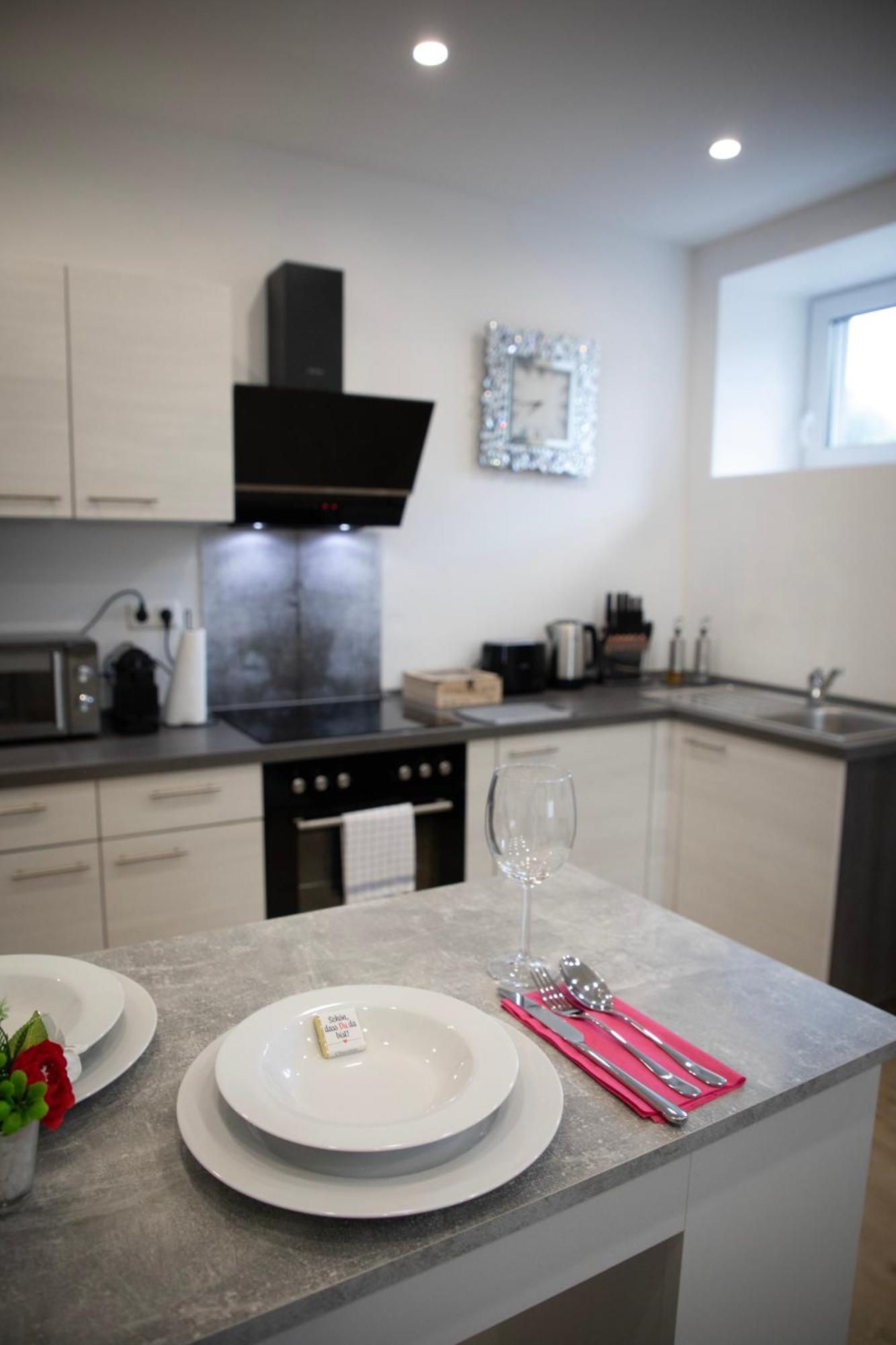 Hannibal - Design Lavendel 4, Vw Naehe, Parkplatz, Kueche, Highspeed-wlan, Fitness, Solarium Apartment *