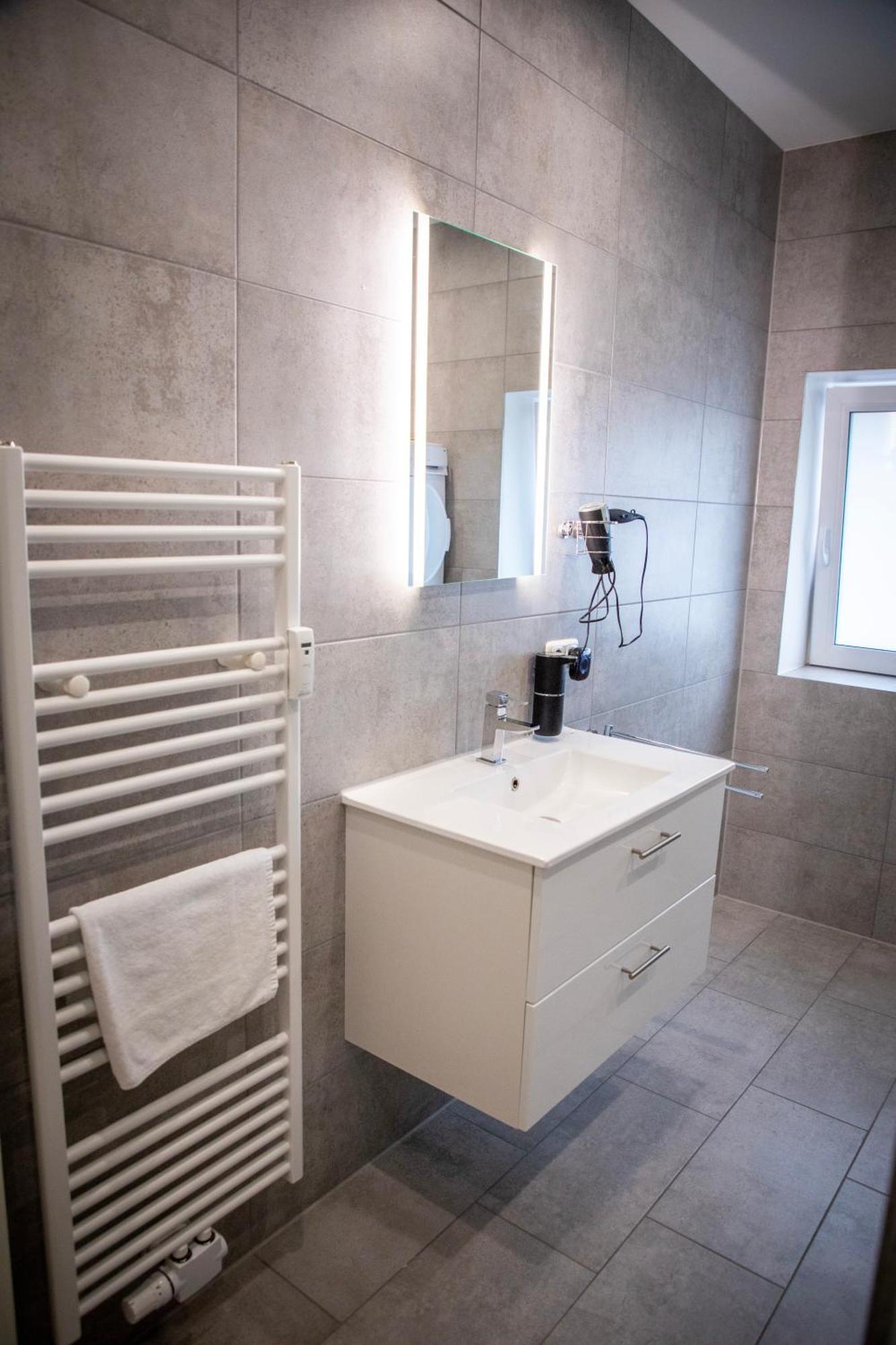 Apartment Hannibal - Design Lavendel 4, Vw Naehe, Parkplatz, Kueche, Highspeed-wlan, Fitness, Solarium *